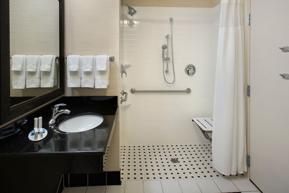 Room, 2 Queen Beds (Mobility Accessible, Tub) - Photo 3