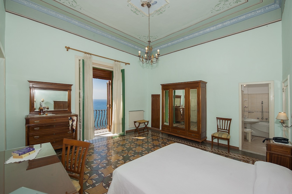 Standard Triple Room, Sea View photo 1