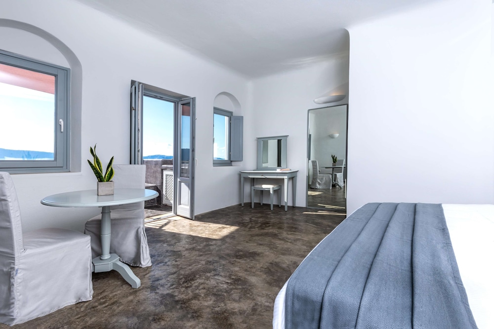 Deluxe Suite with Outdoor Hot tub - Photo 12