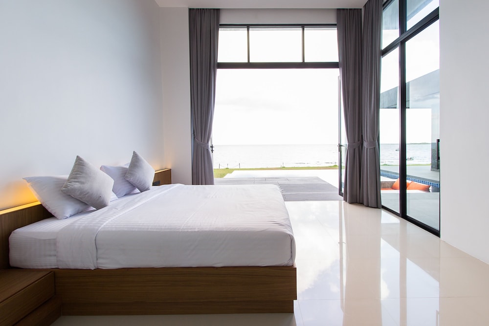 Two Bedroom Beachfront Pool Villa photo 2