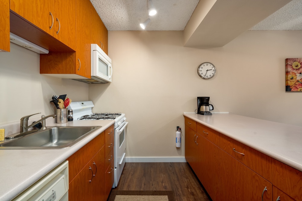 Condo, 2 Bedrooms photo 2