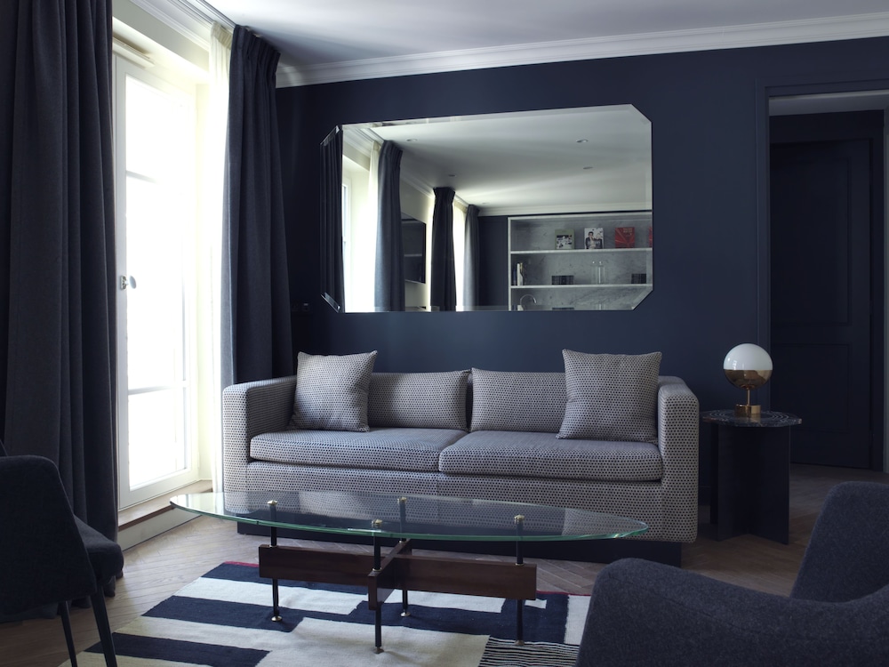 Signature Suite