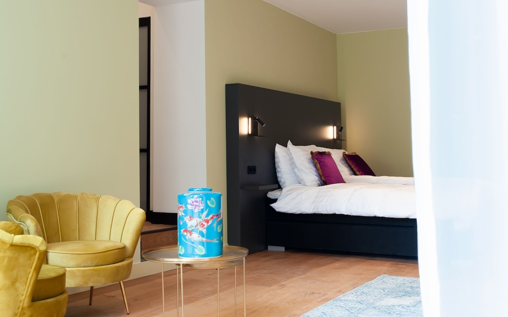 Suite - Photo 5