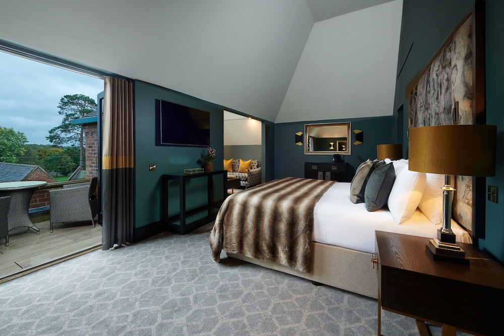 Junior Suite, 1 King Bed, Garden View - Photo 5