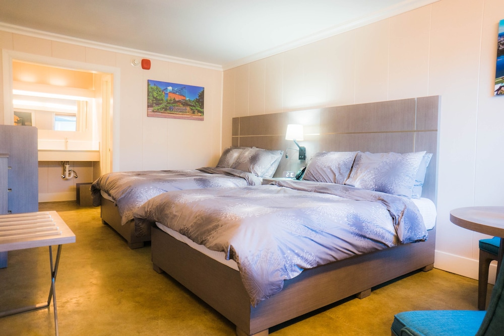 Standard Room, 2 Double Beds, Non Smoking - Photo 6
