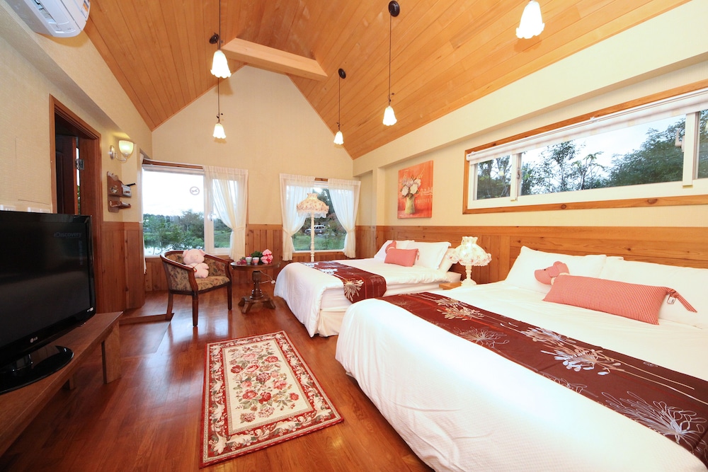 Deluxe One Bedroom Chalet photo 1