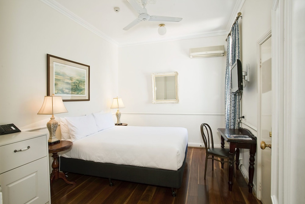 Queen Standard Pet Friendly