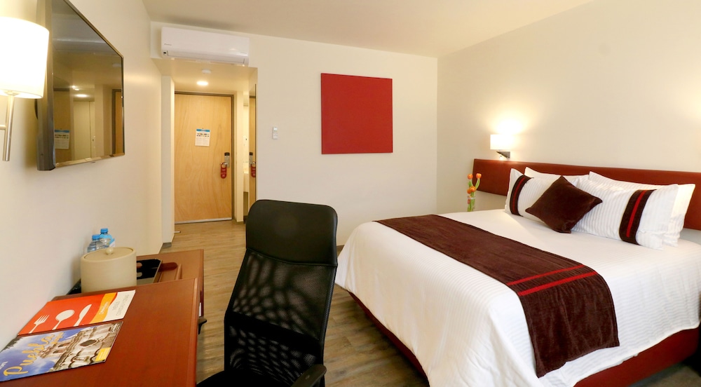 Standard Room, 1 Queen Bed - Photo 1