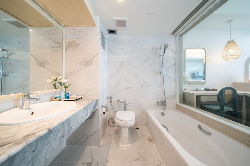 Premium Ocean Facing - Photo 5