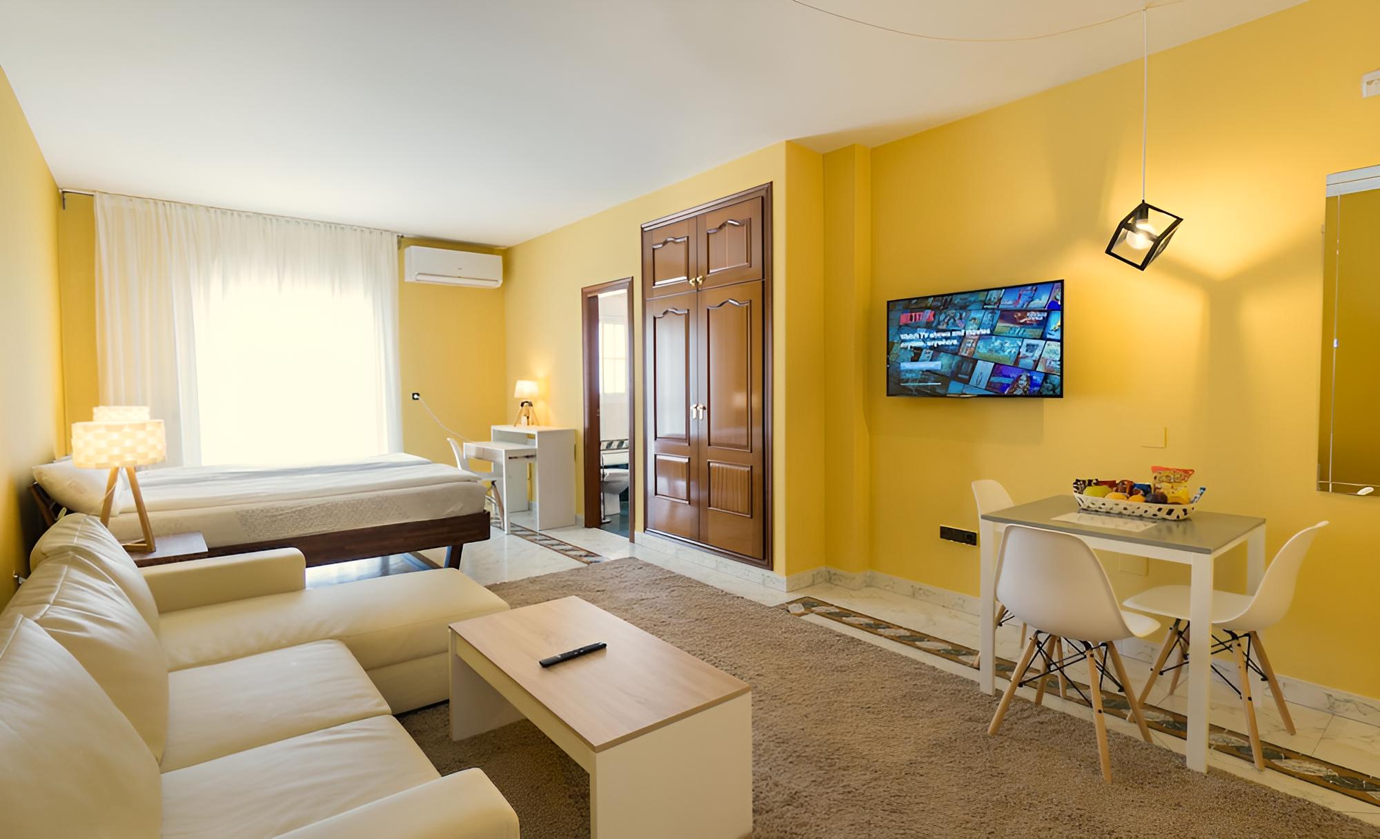 Executive Studio, 1 King Bed with Sofa bed, Balcony photo 1