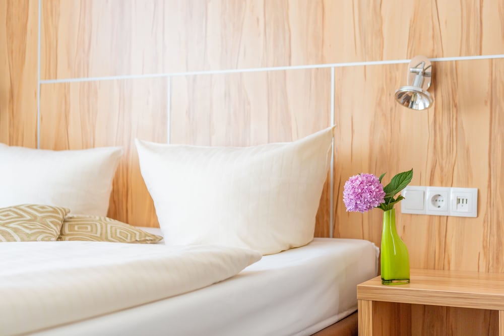 Standard Double Room - Photo 8