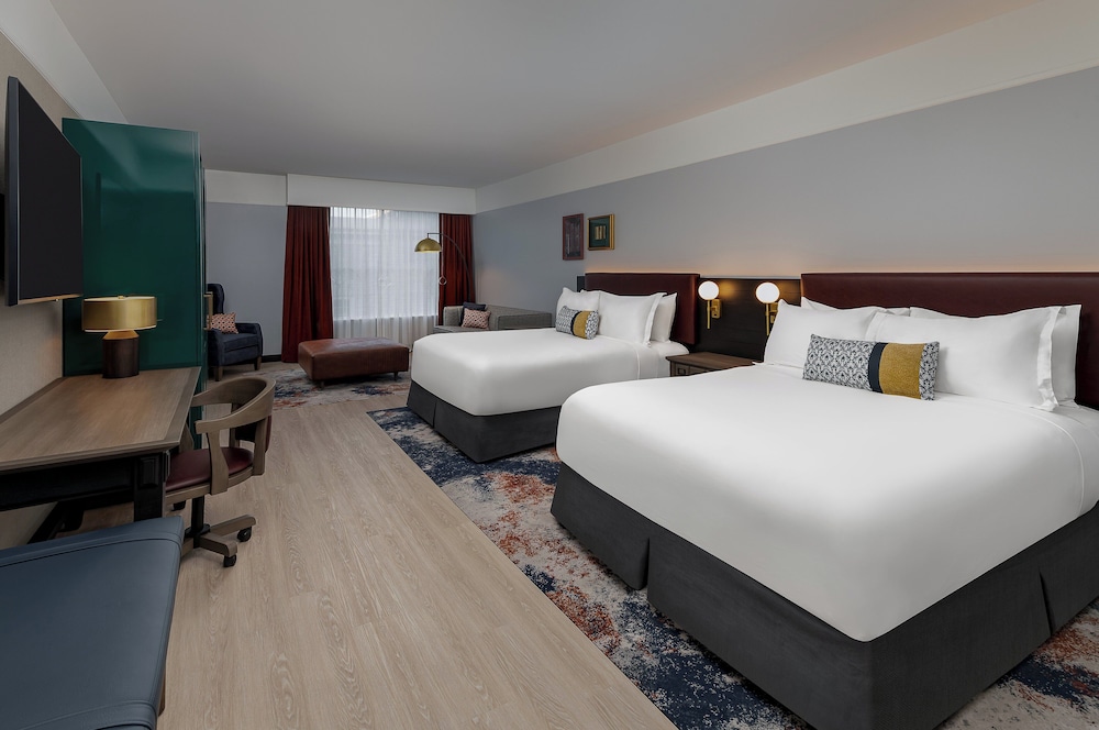 Room, Multiple Beds, Roll-in Shower (Mobility Accessible)