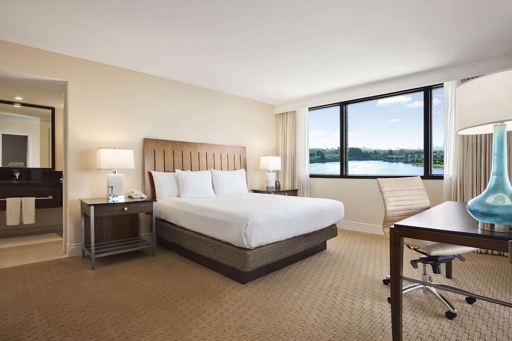 Suite, 1 King Bed, Accessible photo 2