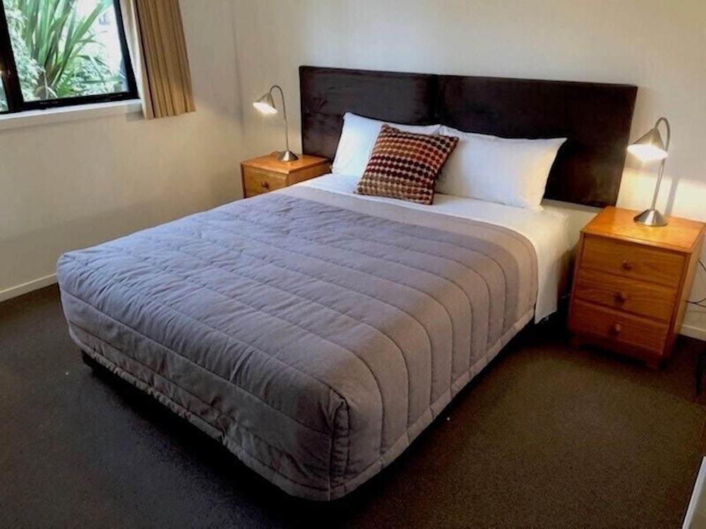 3 Person Suite (1 Bedroom)