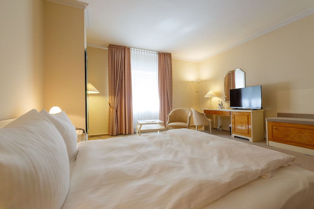 Double or Twin Room - Photo 8