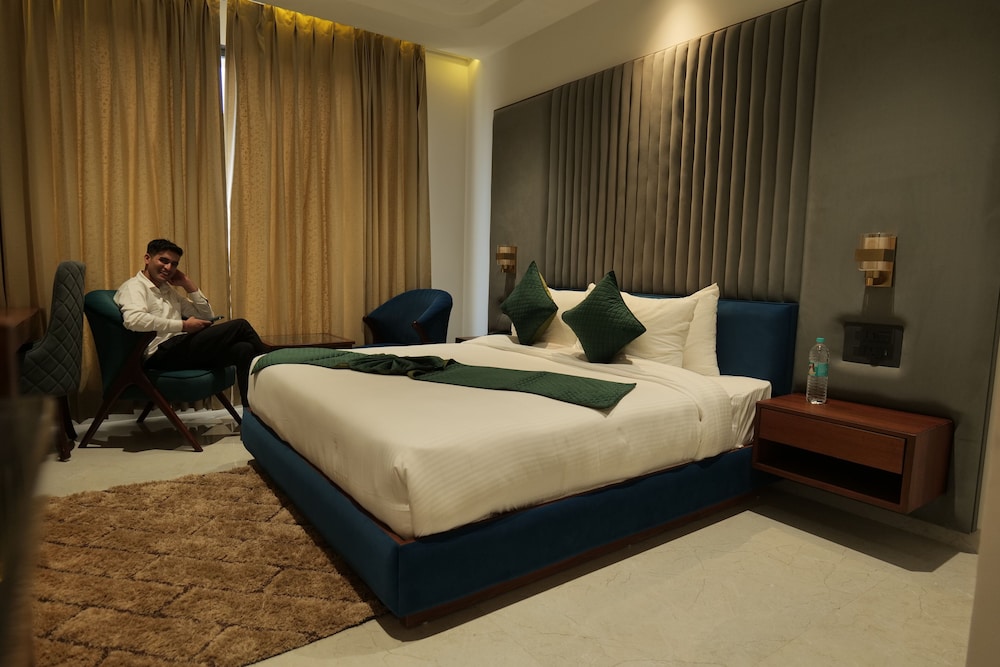 Deluxe Double or Twin Room photo 2