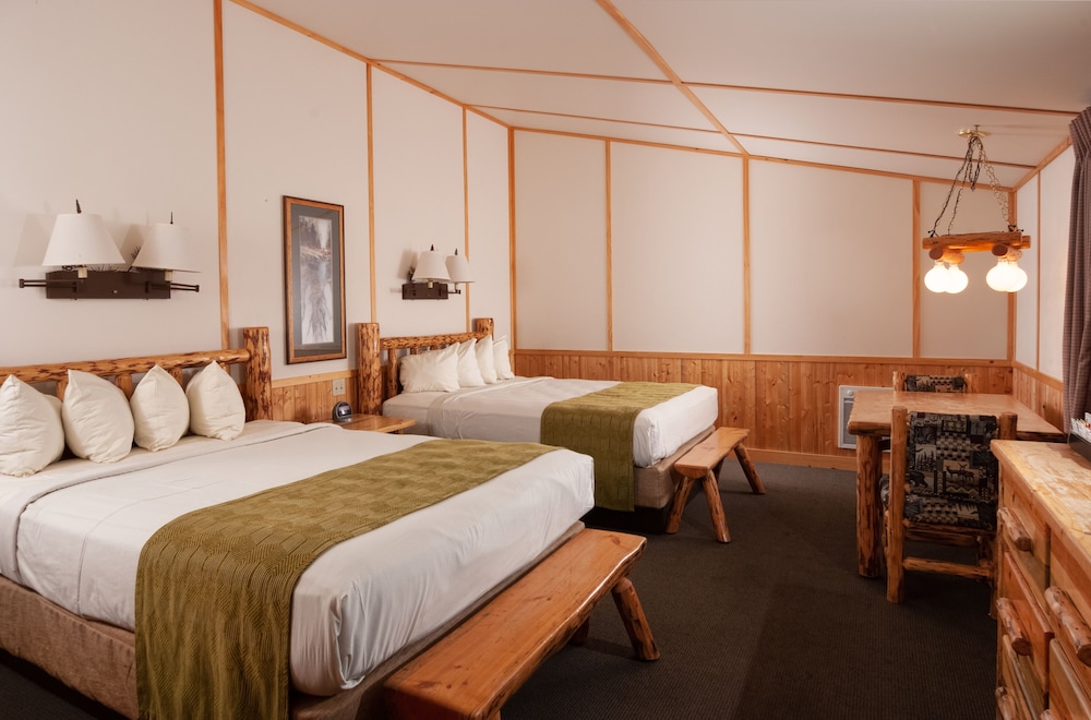 Western Cabin 2 Queen