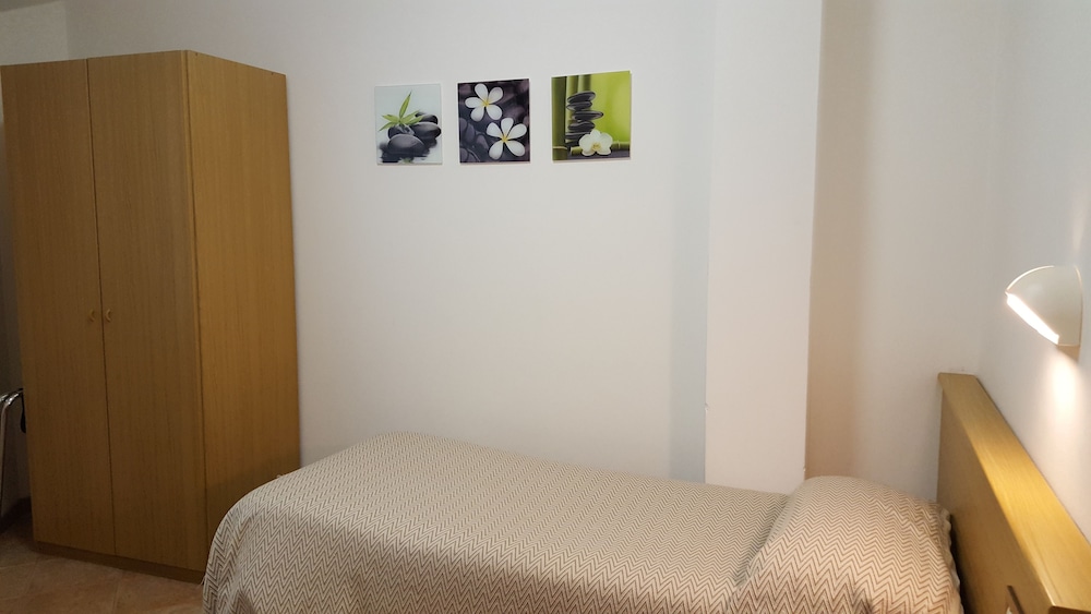 Single Room photo 2