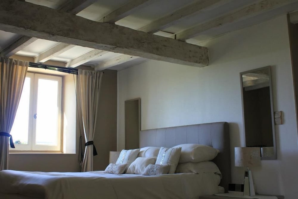 Double Room (Orchid With Jacuzzi) photo 2