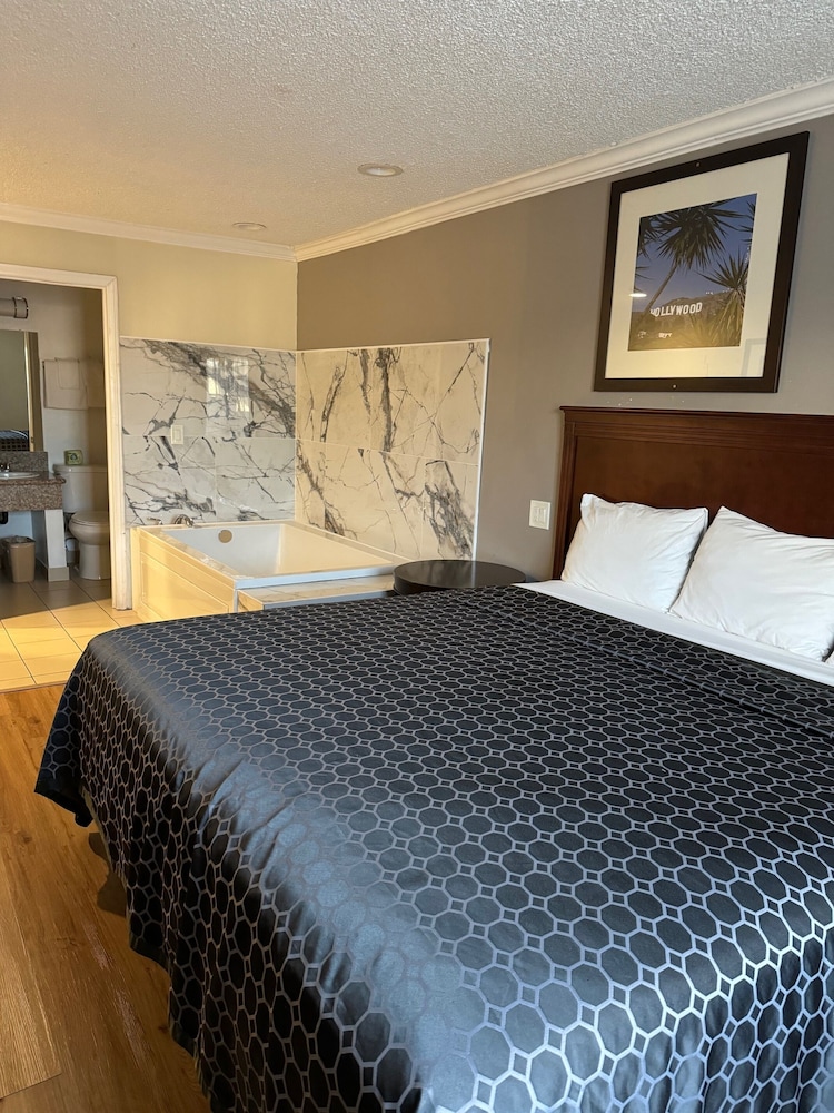 Deluxe Room, Jetted Tub photo 1