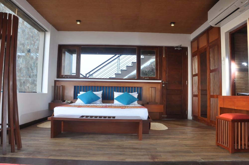 Deluxe Double Room with Balcony and Sea View photo 3