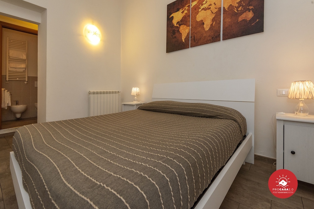 Standard Double Room, 1 King Bed photo 2