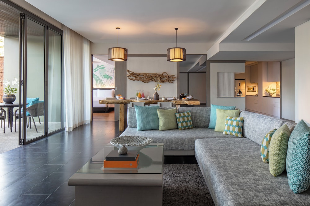 Two Bedroom Pool Suite - Photo 5