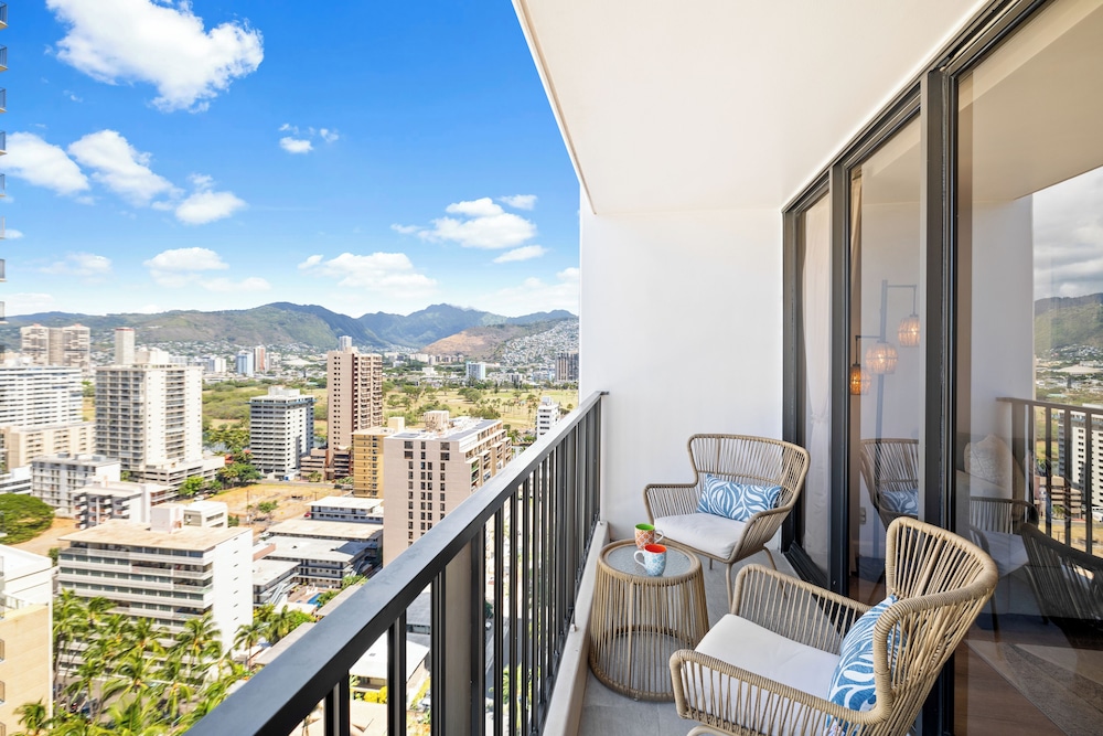 Premium Remodeled Condo with Ocean View and Parking: Premium Suite, 1 Bedroom, Air conditioning, Ocean View (0147) photo