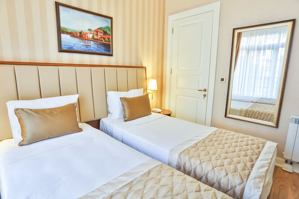 Family Triple Room, Multiple Beds, Non Smoking, Private Bathroom photo 2