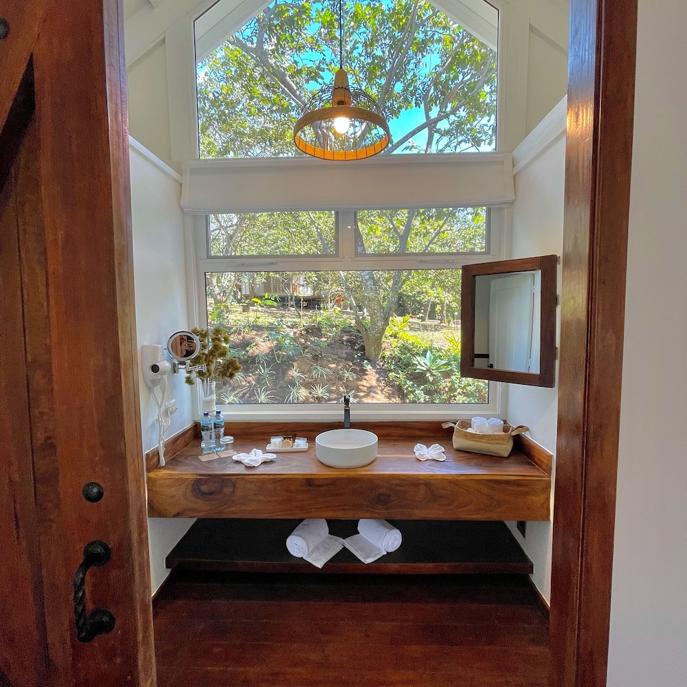 Panoramic Cabin, 2 Queen Beds, Hot Tub, Mountain View photo 2