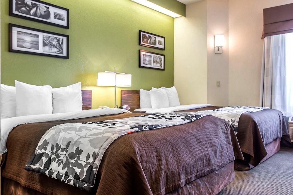 Standard Room, 2 Queen Beds, Non Smoking - Photo 2