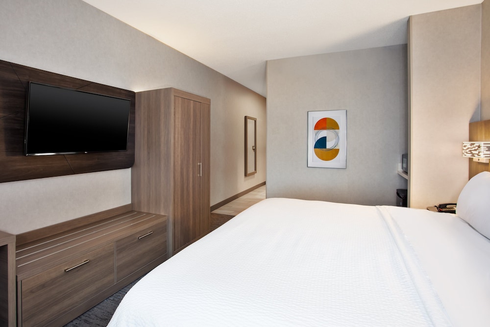 Standard Room, 1 King Bed, Mobility Accessible, Non Smoking (Communications) - Photo 2