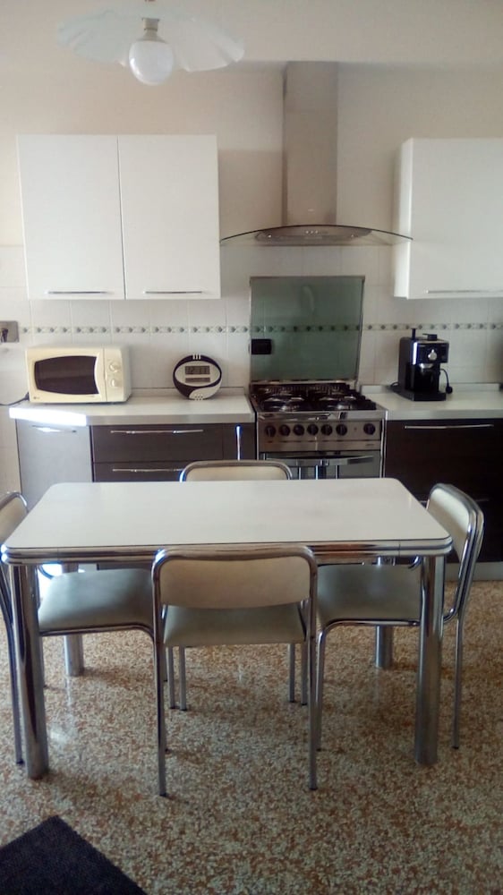 Geräumiges Apartment mit Meerblick-Terrasse in Genua Pegli, Foto 4
