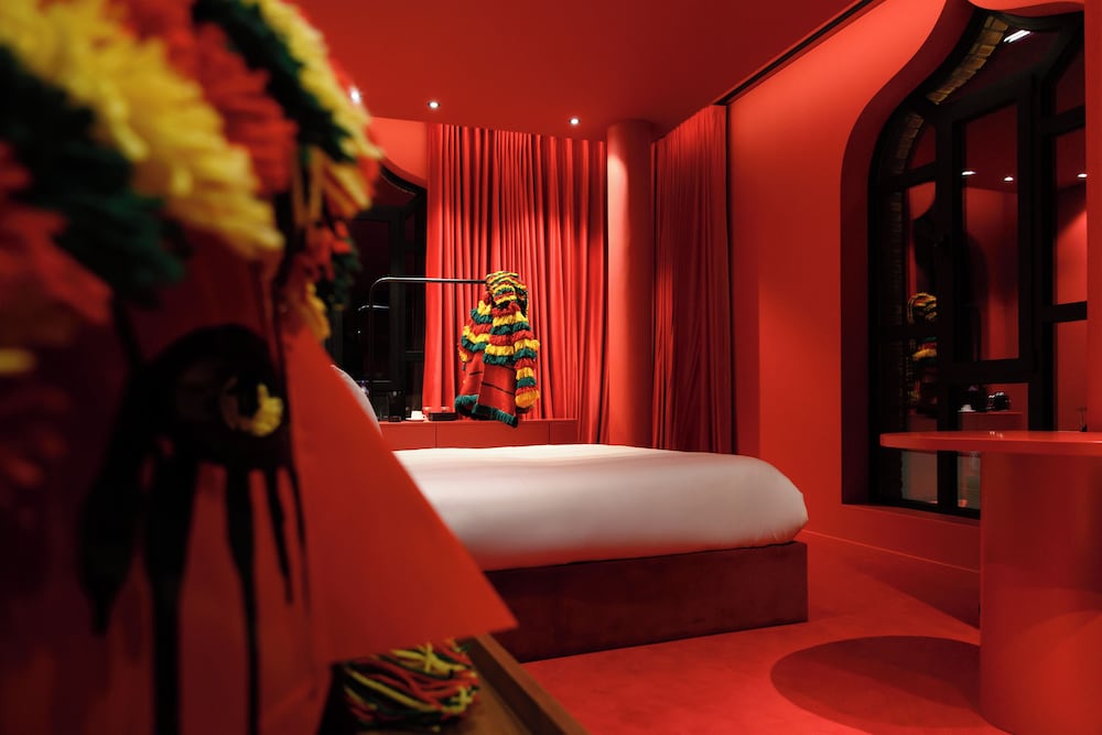 Deluxe Studio Suite, City View photo 1
