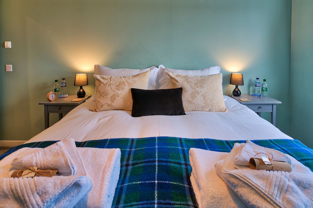 Double or Twin Room, Ensuite photo 3