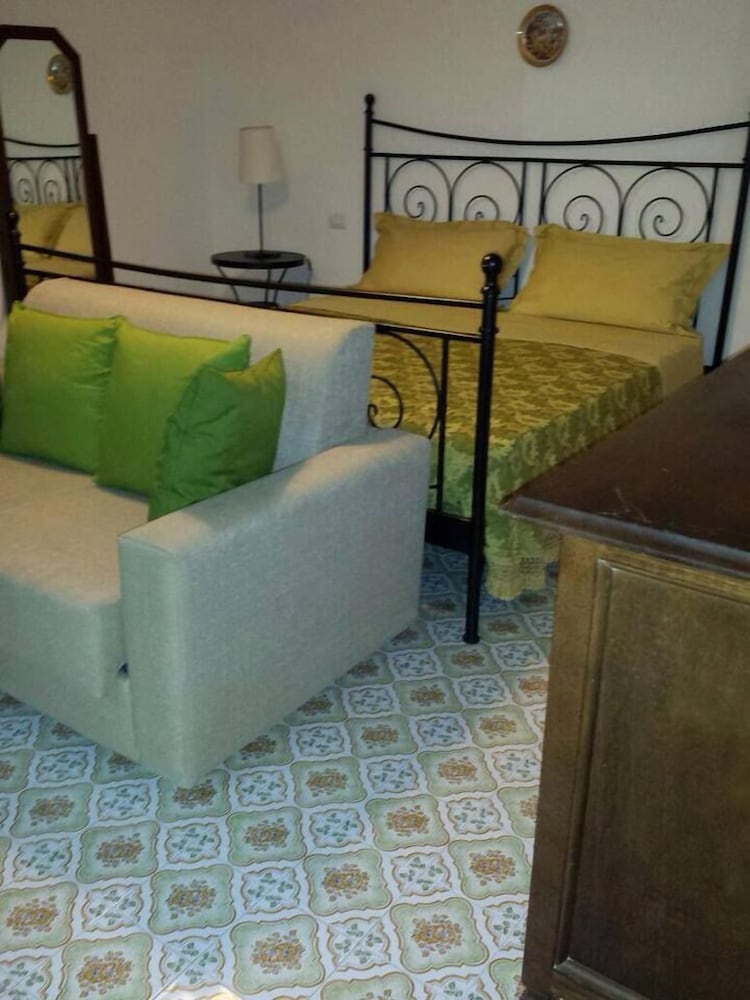 Double Room (GREEN)
