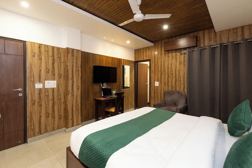 Deluxe Room - Photo 1