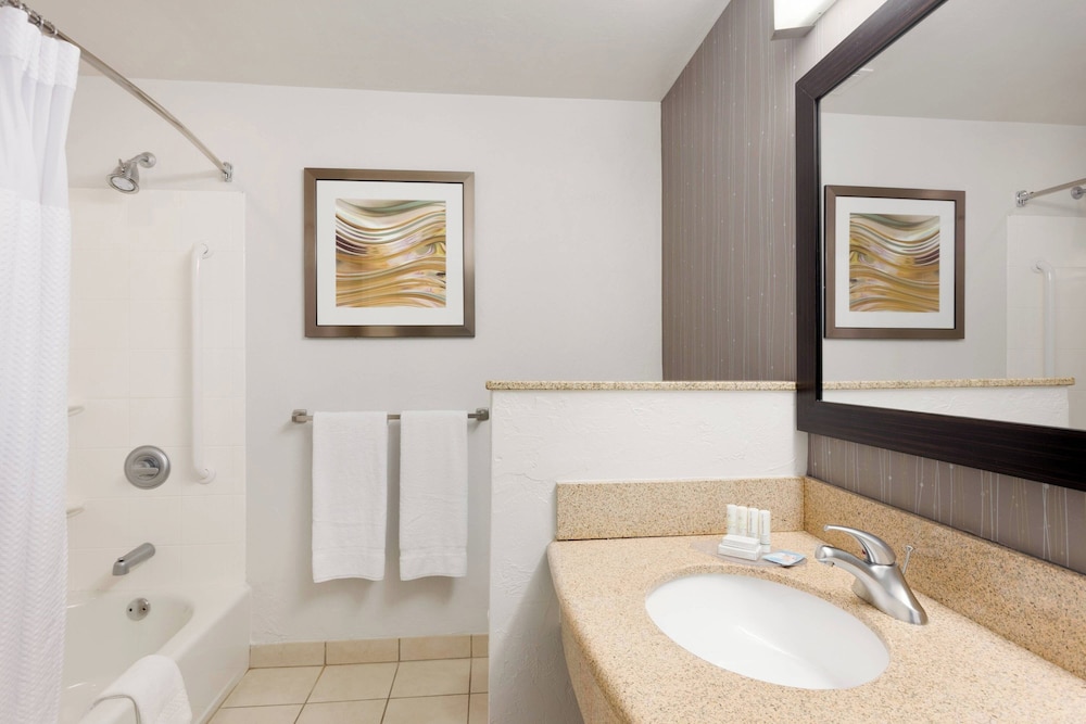 Room, 2 Queen Beds - Photo 6