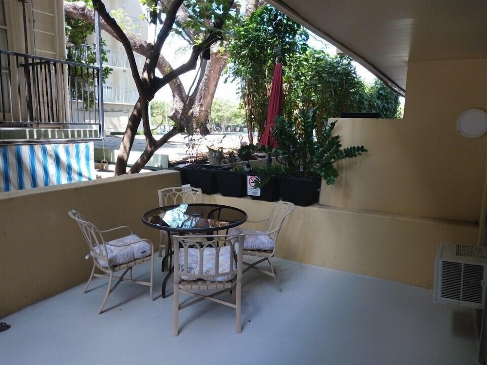 Signature Condo photo 3