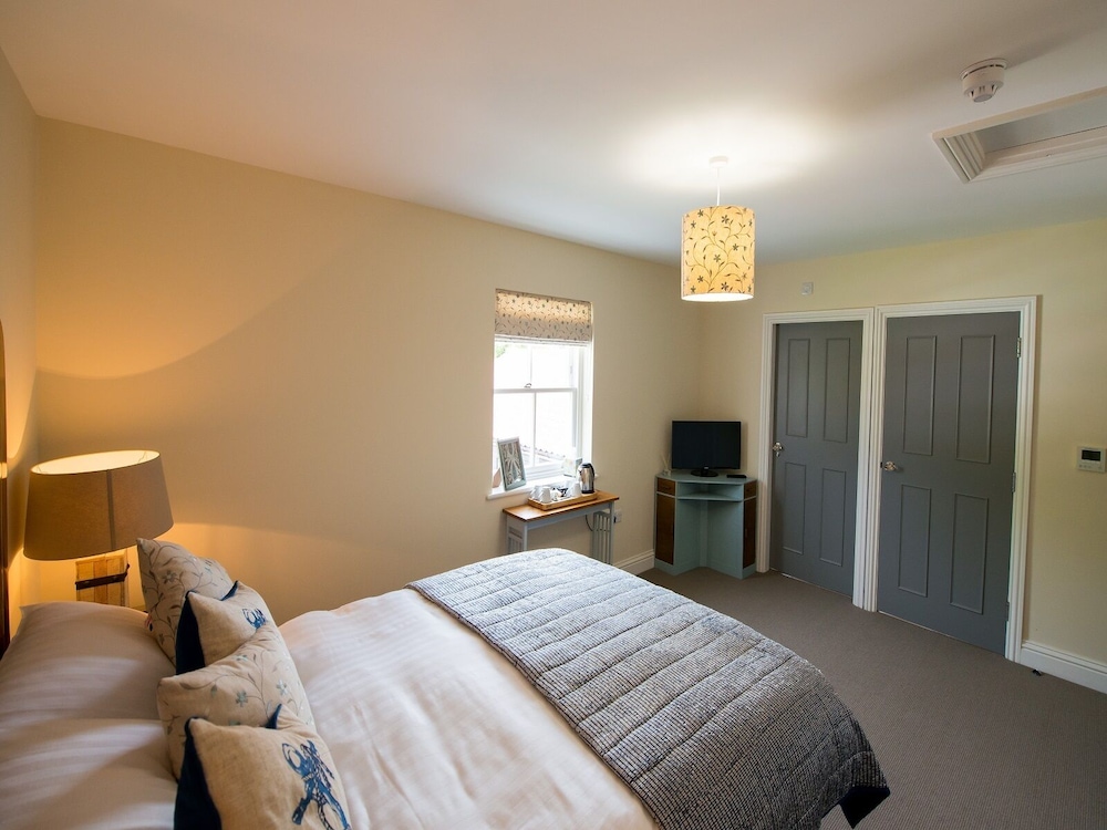 Luxury Double Room, Ensuite (King Bed and Bunk Bed) photo 2