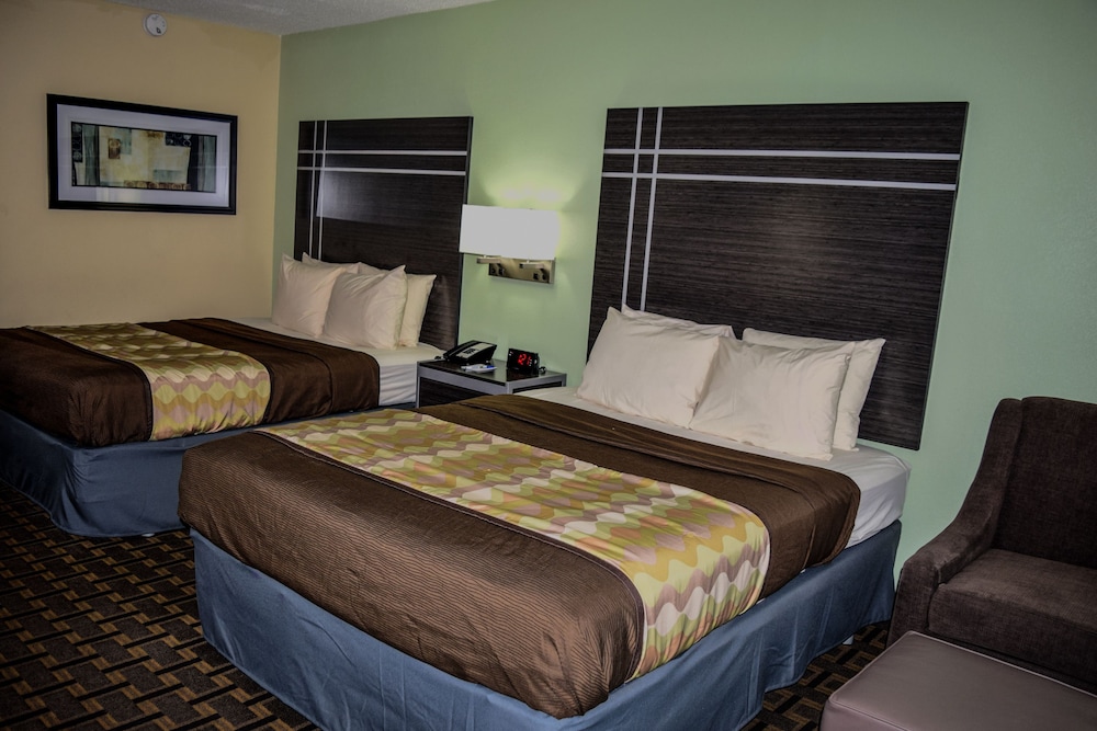 Standard Room, 2 Queen Beds, Non Smoking (Third bed is a Sofabed) photo 2