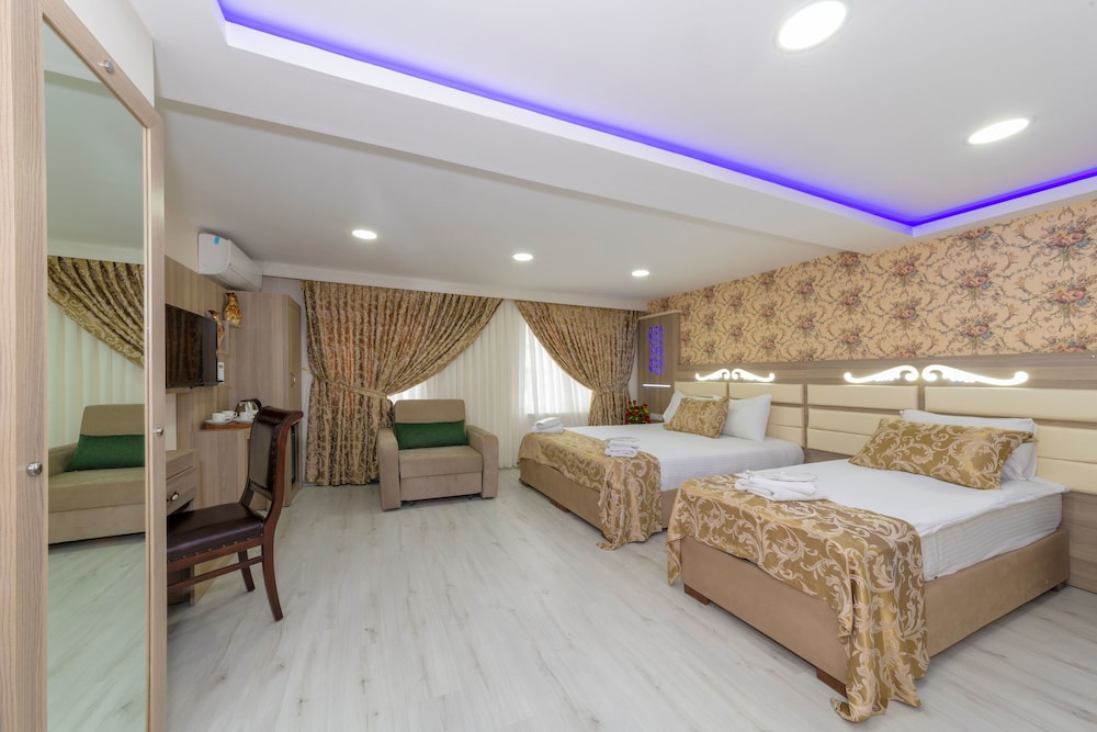 Family Quadruple Room photo 3