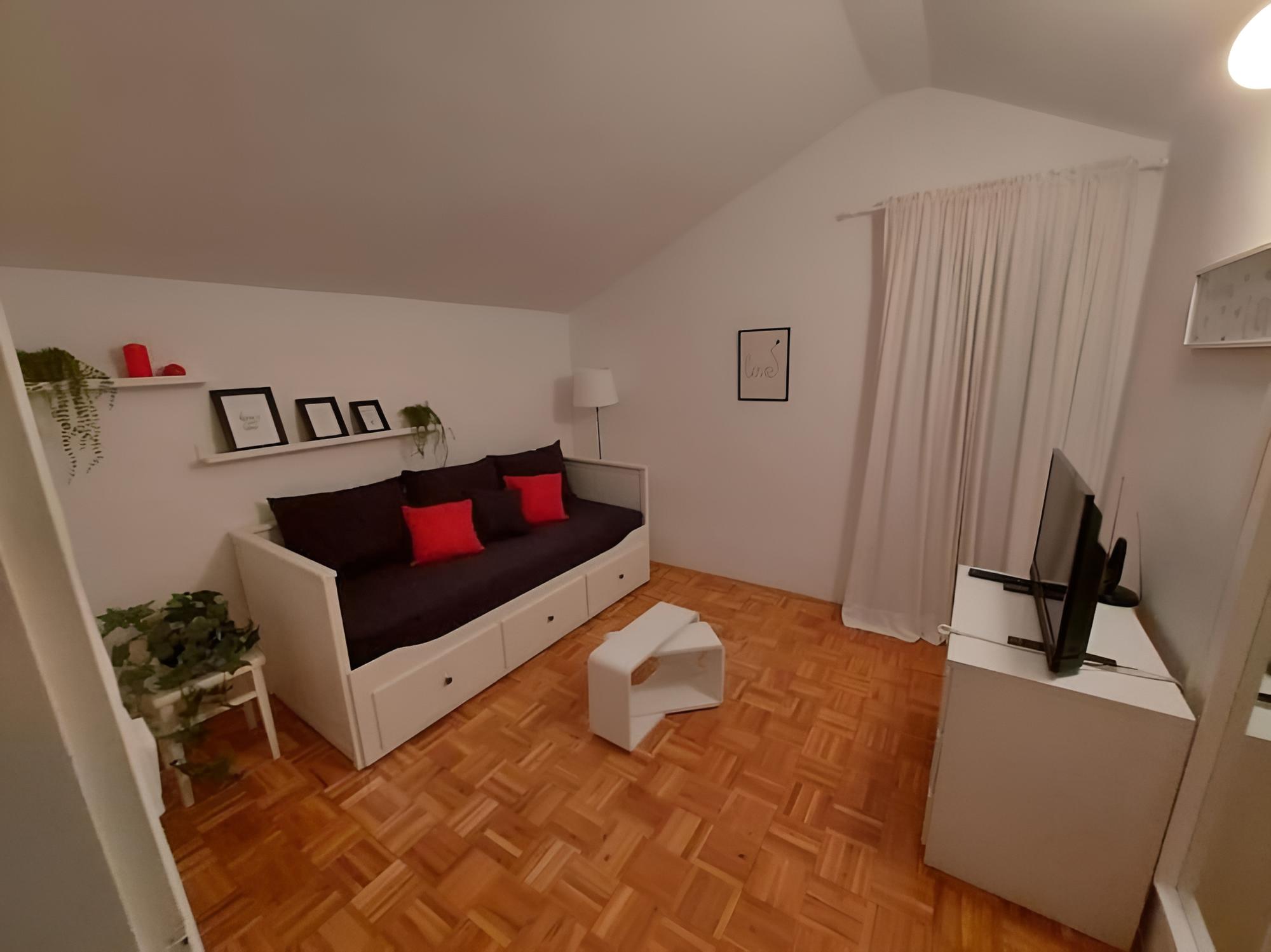 House (Katy - free private parking and garde) photo 1