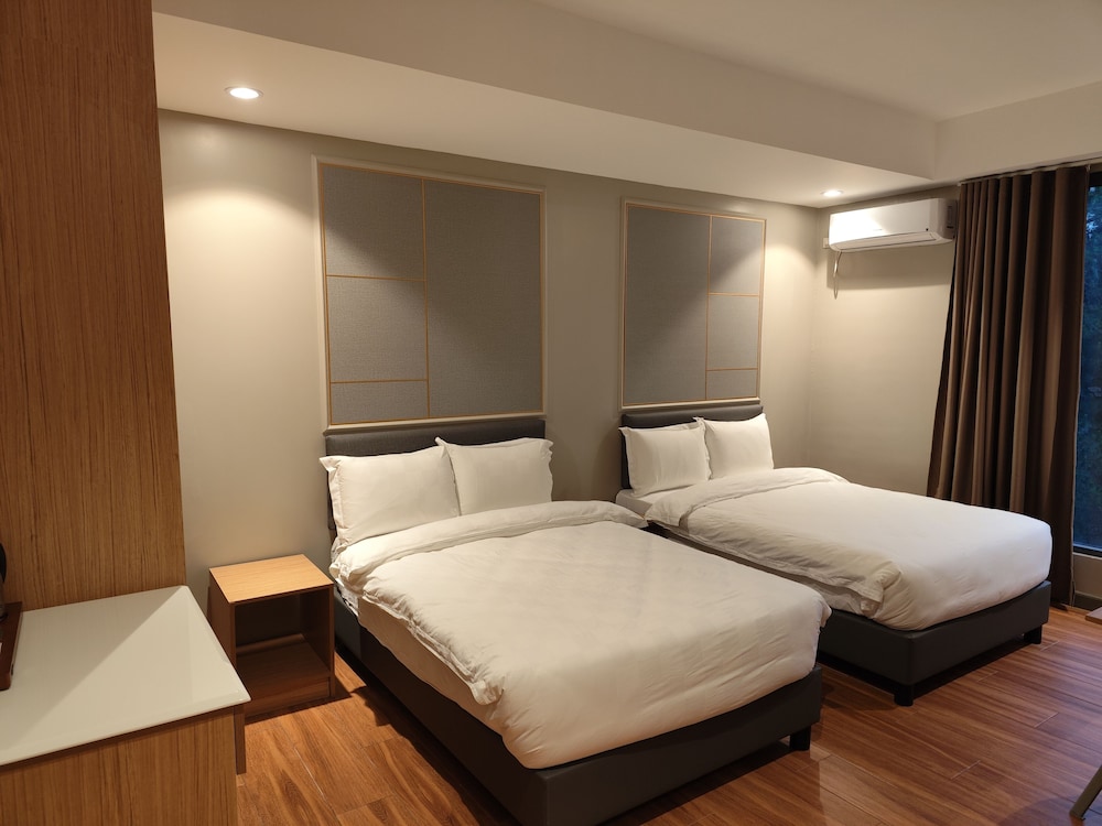 Deluxe Room - Photo 6