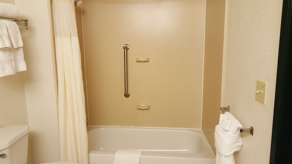 Standard King Room photo 3