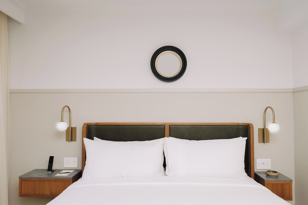 King Guestroom - Photo 8