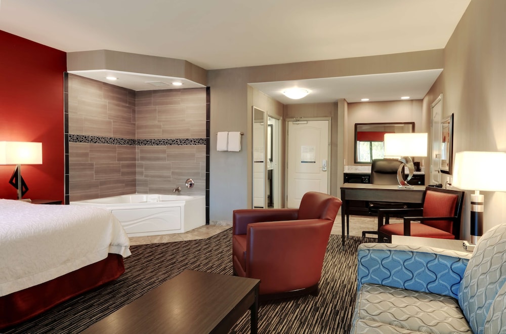 1 King Bed Studio Suite - Photo 2