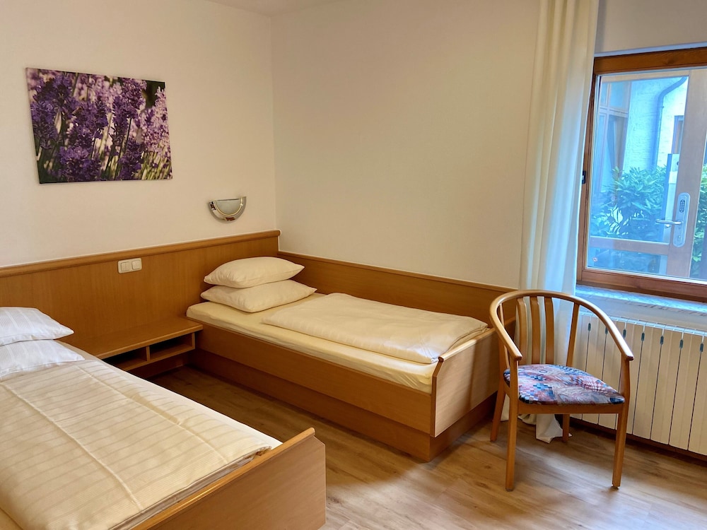Standard Twin Room photo 3