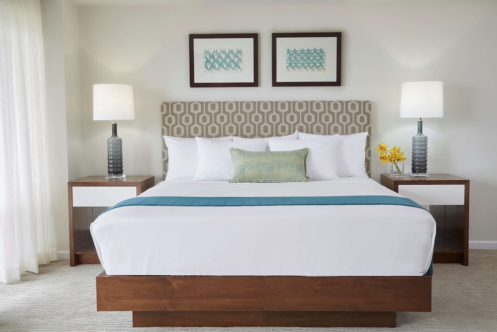 Luxury Junior Suite Partial Ocean View - Photo 2