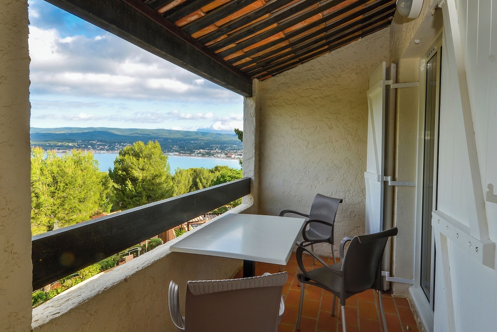 Appartement 2 Pièces 6 Personnes 1 bébé Terrasse photo 2